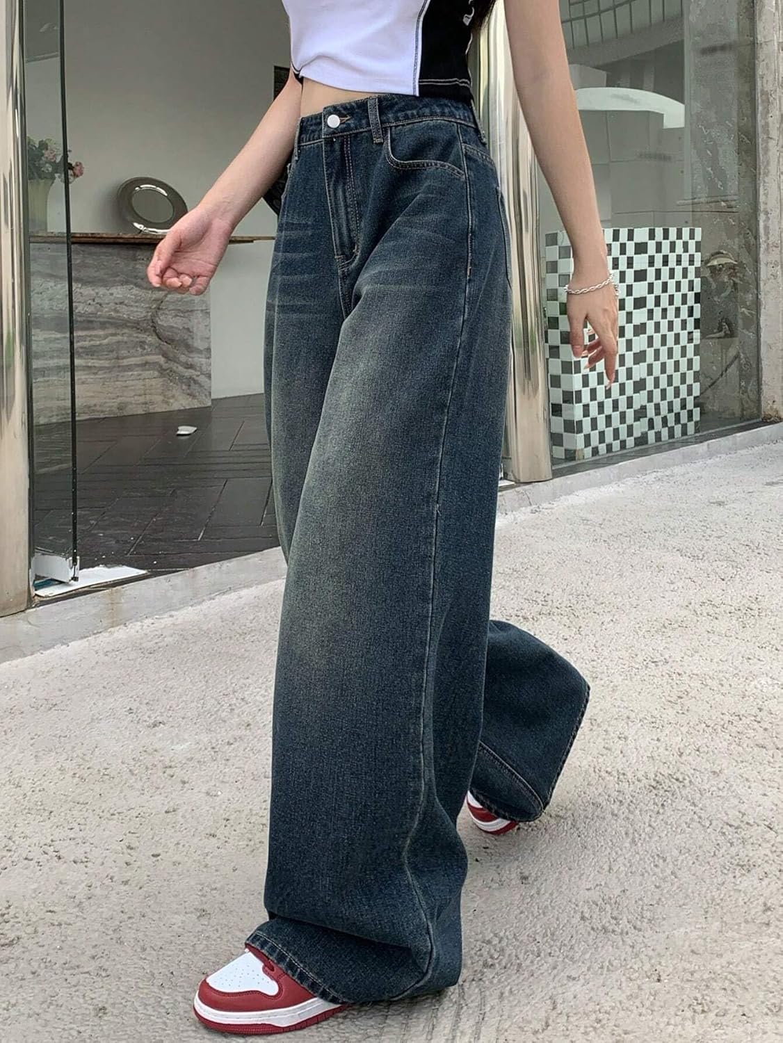 High-Waisted Baggy Denim with Utility Pockets for Women. Casual Wide-Leg Trousers.