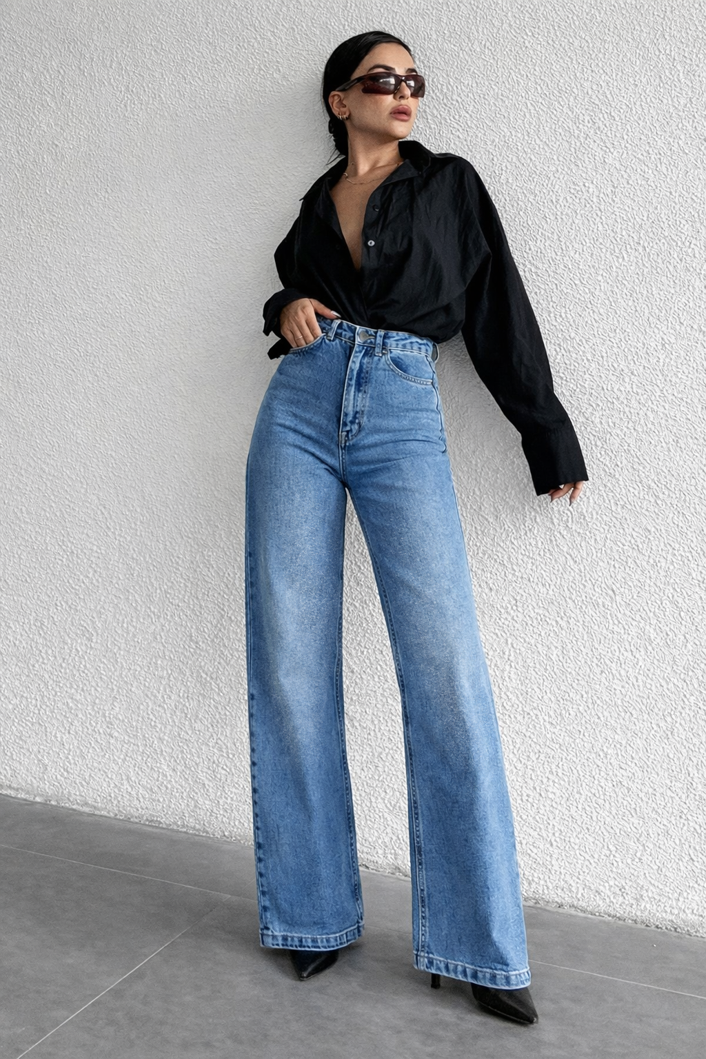 Timeless Classic: Wide-Leg Blue Denim Jeans | Up to 200 characters